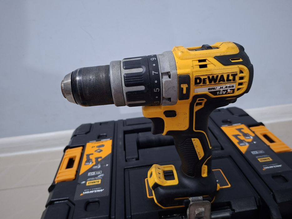 Дриль-шурупокрут  DeWALT DCD796