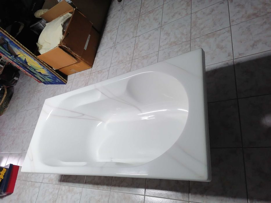 Banheira tons brancos