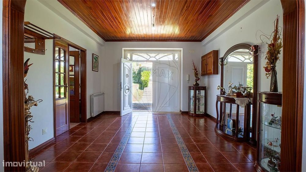 Moradia T4 para venda