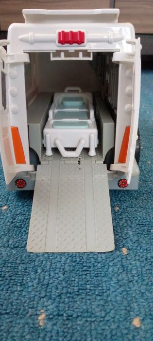 Машинка іграшкова швидка допомога музична велика