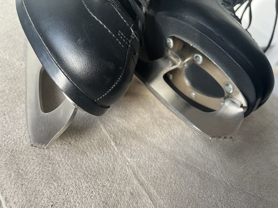 Czarne łyżwy rozmiar 43