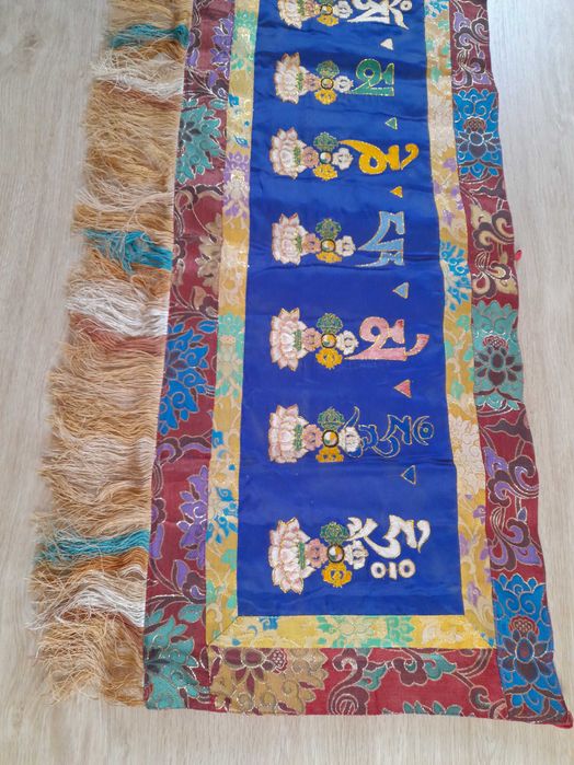 Pano Budista para porta ou parede , bordados e fiapos com temas Budistas