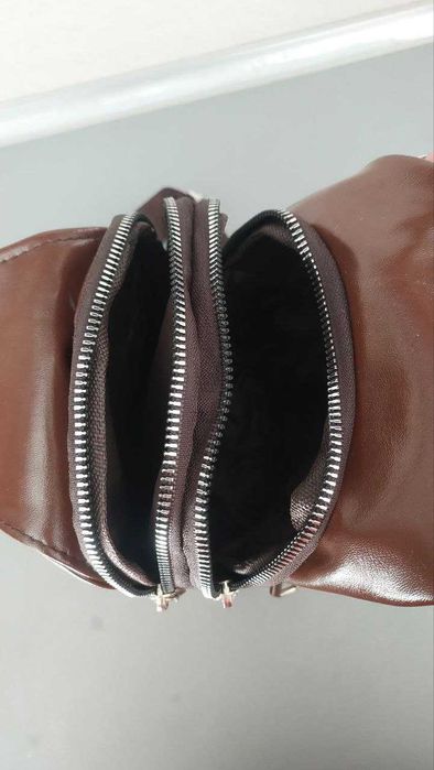 Stylowa brązowa torba typu nerka / listonoszka