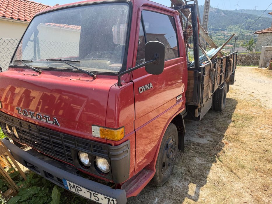 Vende se carrinha Toyota Dyna