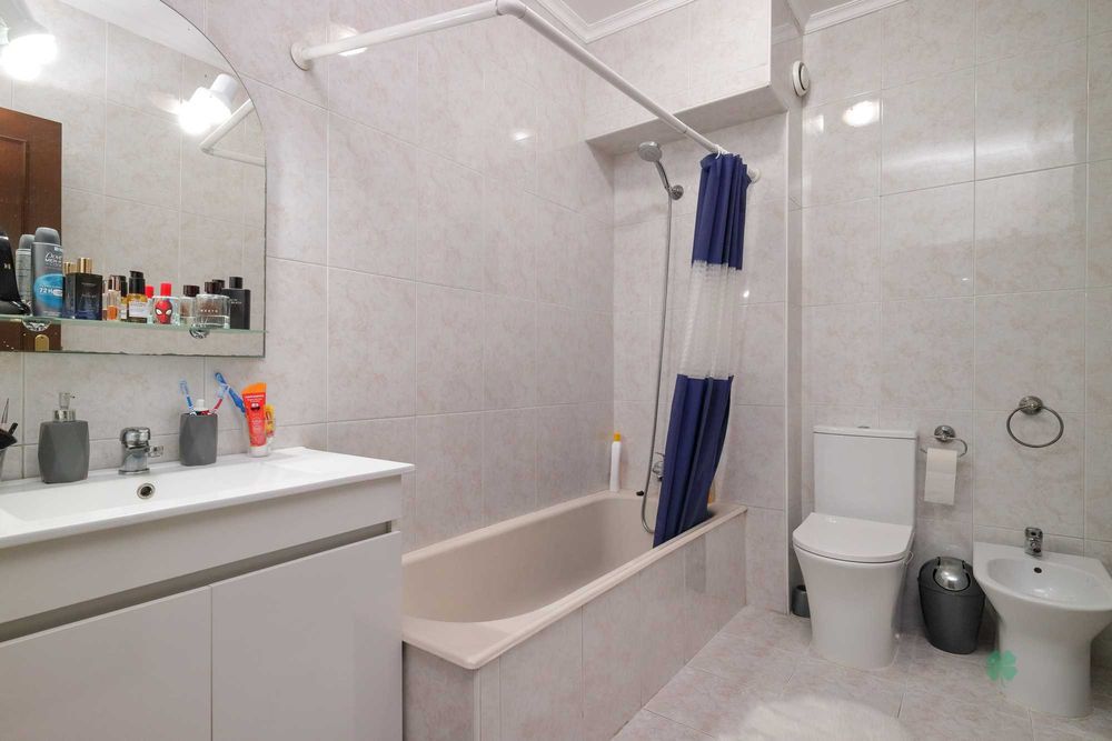 Apartamento T2 venda 260.000€ em Canelas - Vila Nova de Gaia com terraço e garagem fechada