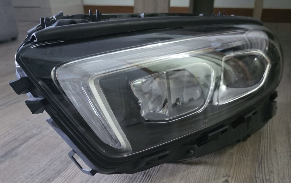 Farol Mercedes class A w177