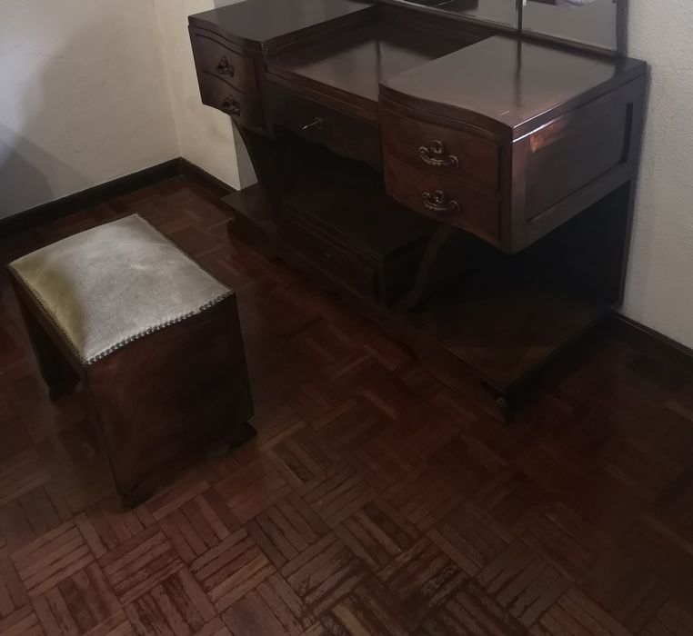Toucador em ótimo estado e muito bem preservado!