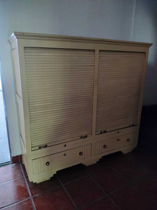 Móveis muito antigos