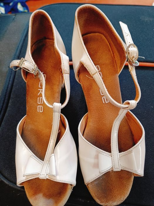 Туфлі для бальних танців