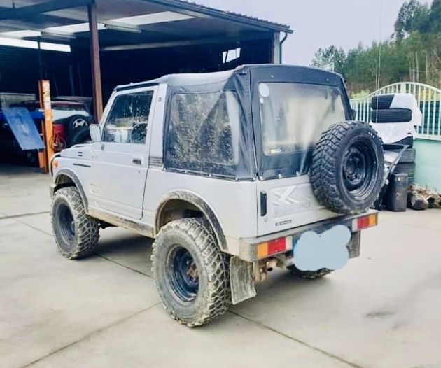 Suzuki Samurai/Santana