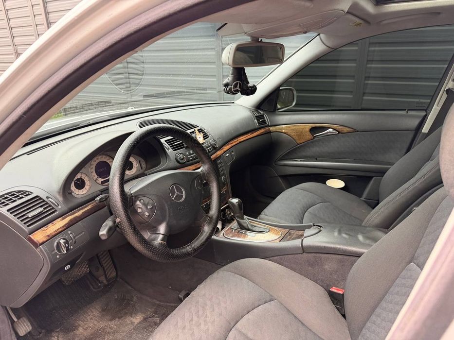 Продам мерседес E211