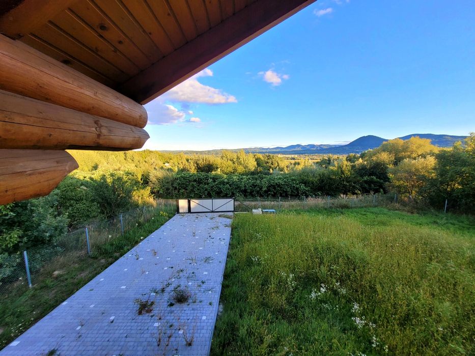 Будинок з дерева,новий у мальовничомуі затишному районі ,краєвид 10з10