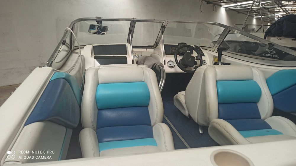 Vende-se barco marca Chaparral, modelo 1600 SL, em bom estado