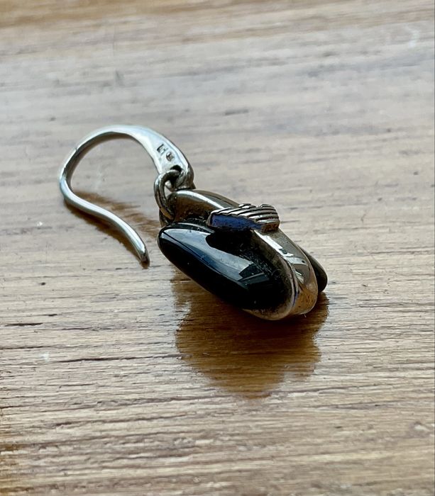 Brincos em prata e ónix da Armani