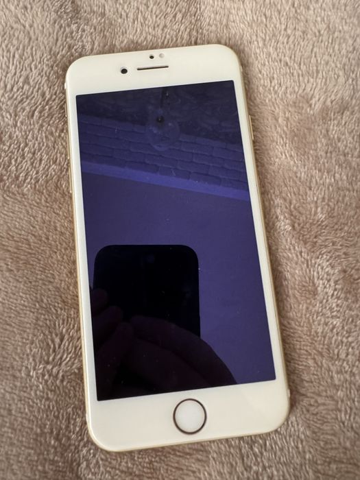 Продам IPHONE Apple 7