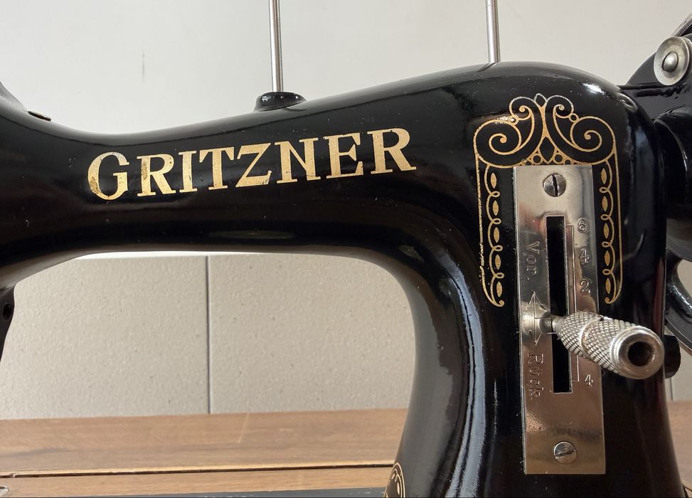 Máquina de cistura Granitzer, restaurada e a trabalhar