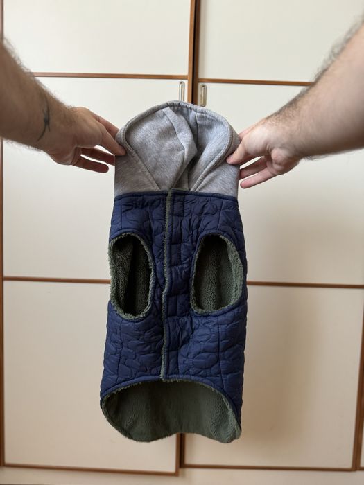 Casaco com capuz para cão