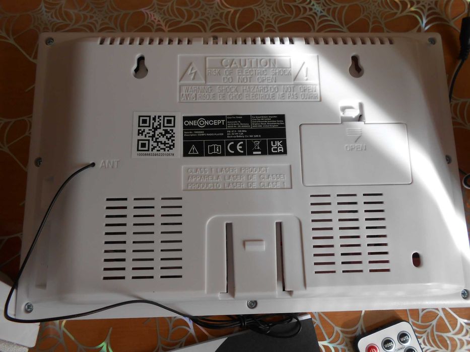 Продам Мини музыкальный центр OneConcept MG3-V12-WH (FM USB SD)