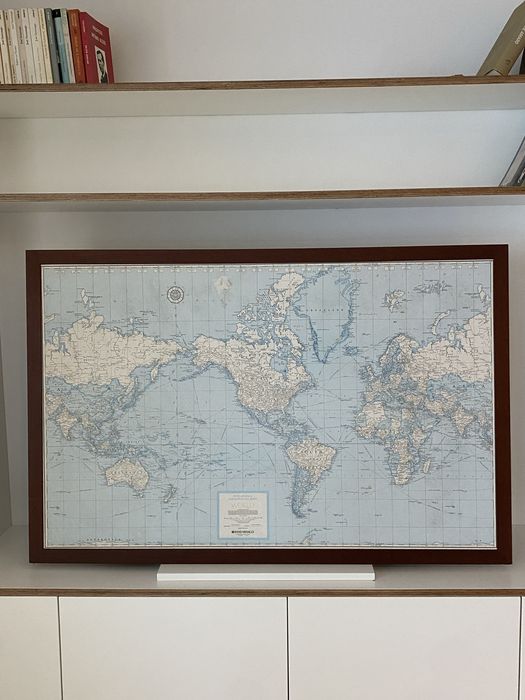 Mapa mundo emoldurado