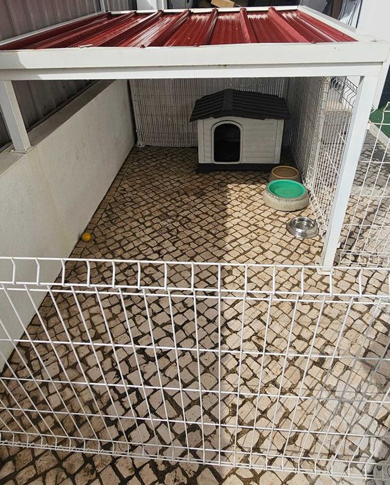 Abrigo/Telheiro para arrumos ou animais