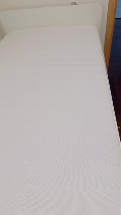 Cama de solteiro com colchão