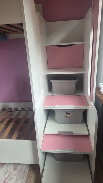 Łóżko piętrowe schody