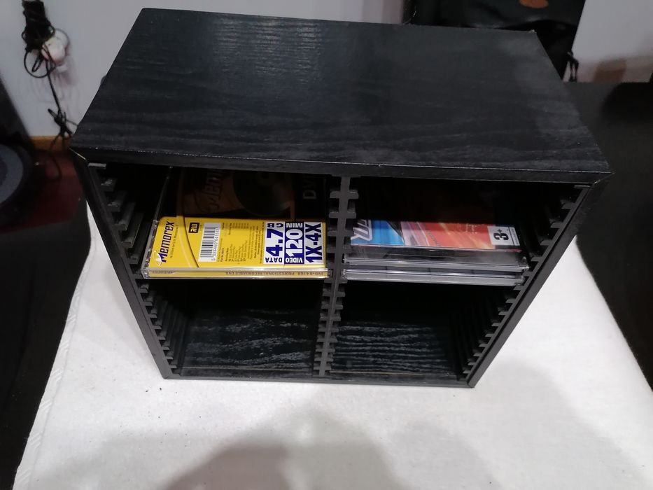 Móvel madeira para 30 CD s