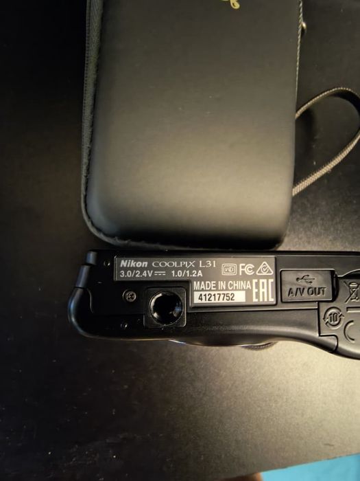 Цифровий фотоапарат Nikon Coolpix L31 у чохлі RivaCase