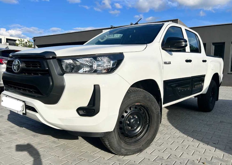 Разборка Toyota Hilux бампер комплектний