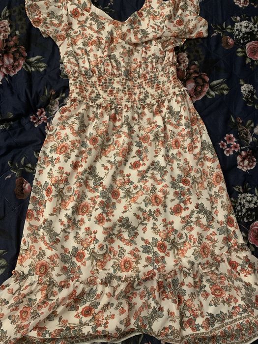 Letnia sukienka, codzienna i wizytowa.