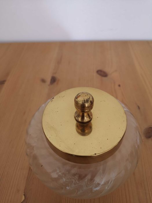 Candy box with golden lid423212239909693445
