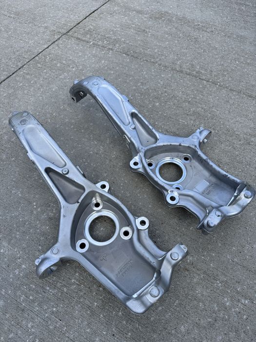 ОРИГІНАЛ Кулак поворотний передній, цапфа Tesla model 3 - 1044311-00-Е