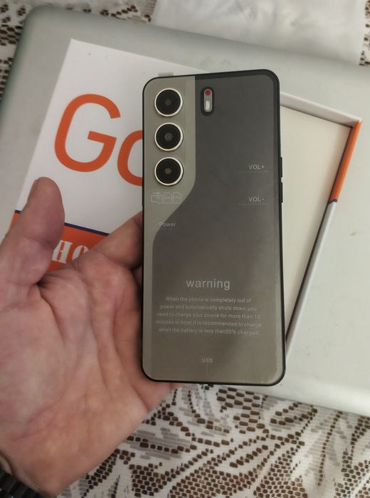 Новий смартфон Camon 40 pro