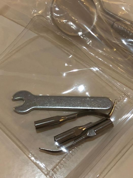Removedor elétrico de tártaro/placa bacteriana 
Tecnologia: Utiliza vibrações ul