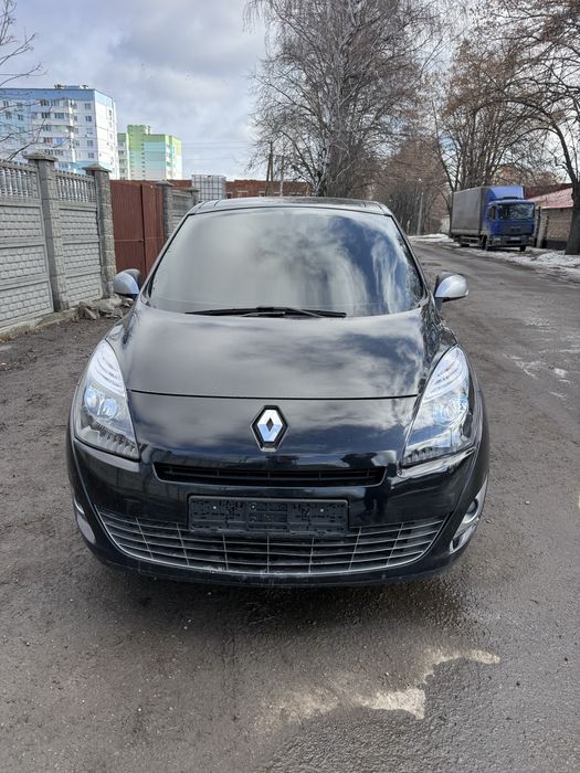 Продам машину Renault Scenic 2011