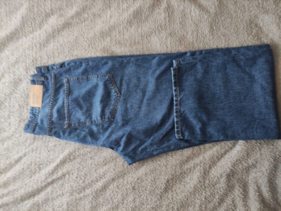 Джинси relaxed від бренду Cropp