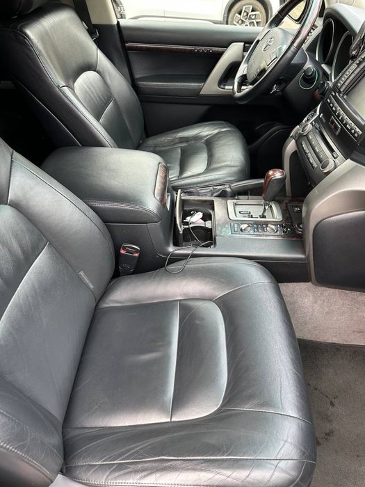 Toyota Land Cruiser 200 2011 год