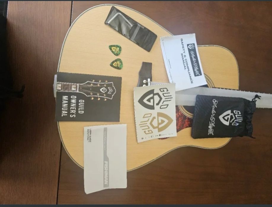 Guitarra electoacustica  Guild D -240-E
