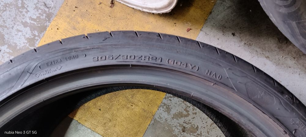 Pneus 305/30/21 goodyear semi novos