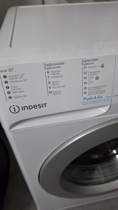 Maquina de lavar roupa Indesit de 9kg 1400rpm