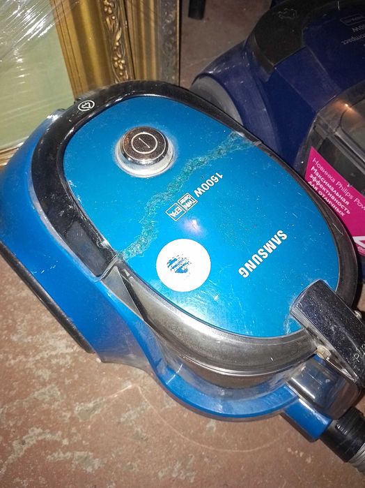 Два нерабочих пылесоса