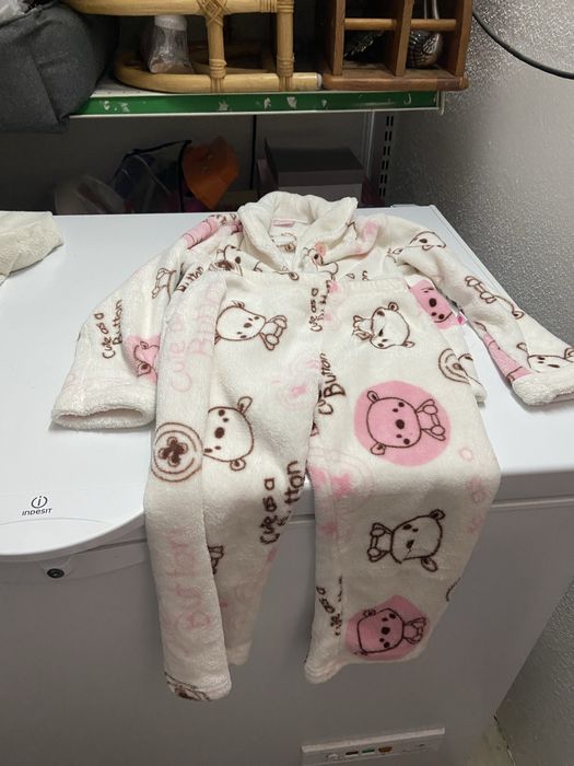 Pijama muito fofo e quentinho para 4 anos.