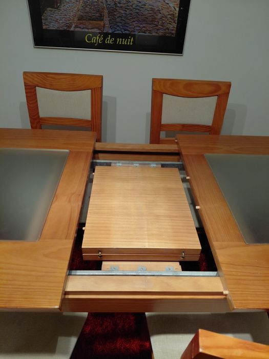 Conjunto mesa de jantar c/ 6 cadeiras