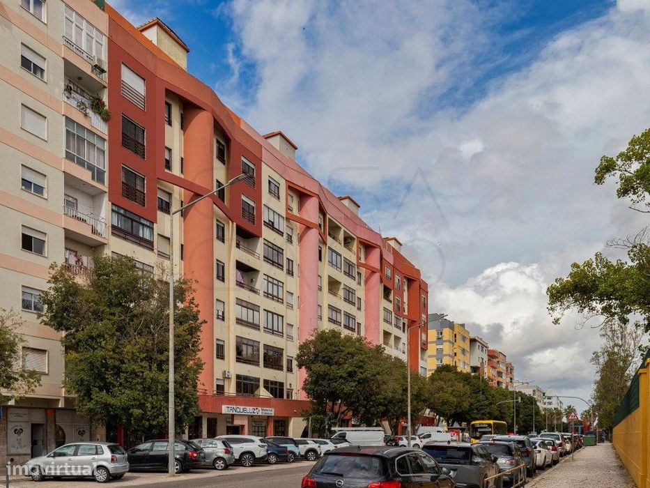 4 Assoalhadas, mobilado e equipado, edifício com elevador, na zona ...