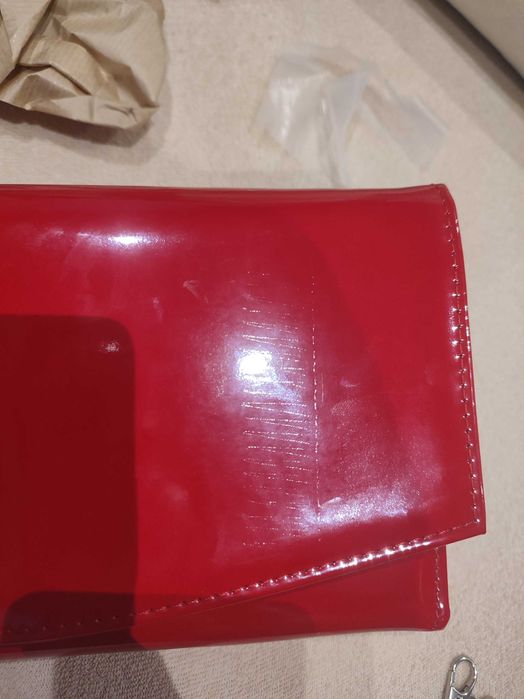 Czerwona torebka lakierowana