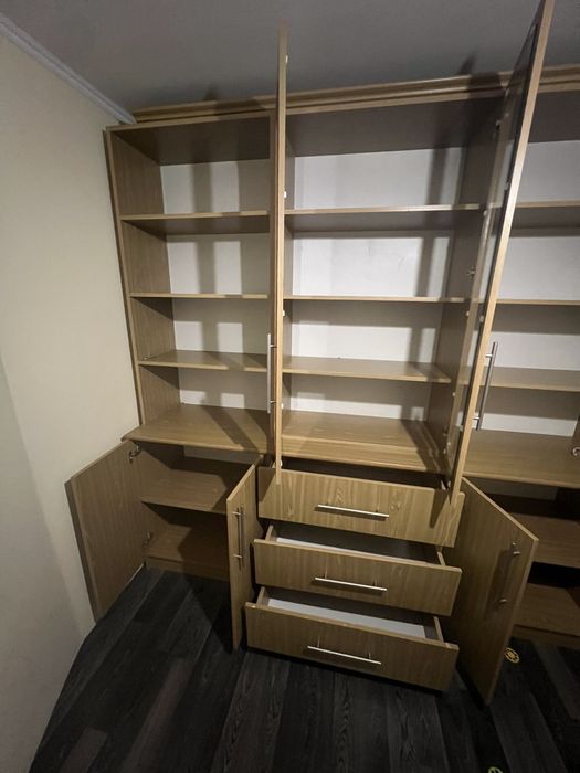 Продаю книжкову шафу
