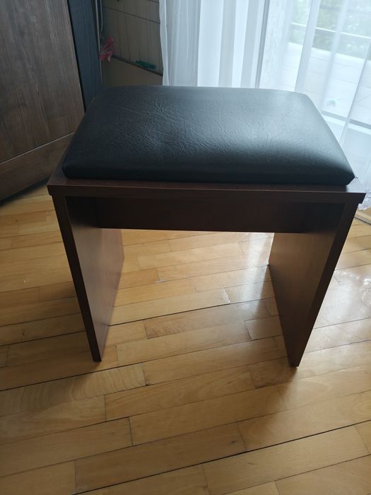 Siedzisko ze skórzanym siedzeniem