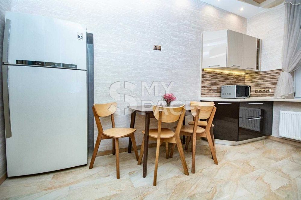 Коновальця Алмазова ЖК Митець 2к Якісна  74.3 м² Печерськ Центр