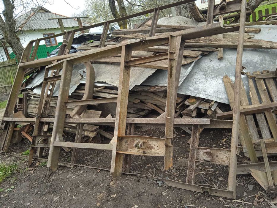 Рама від тракторного причіпа