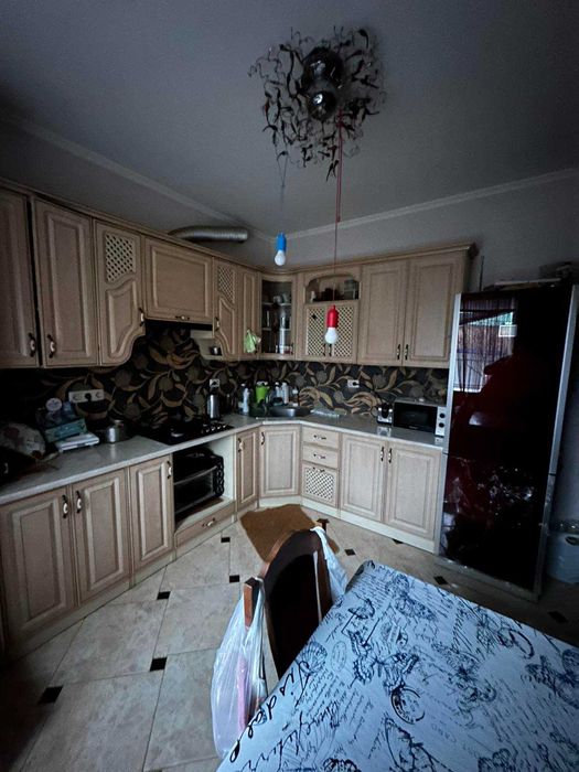 Продам будинок на 4 кімнати в центрі Стрижавки 5330